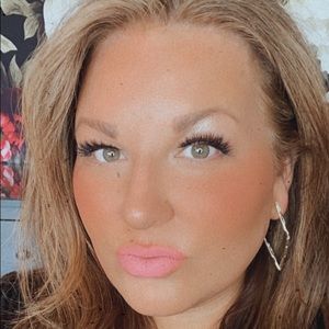 Meet your Posher, Pamela